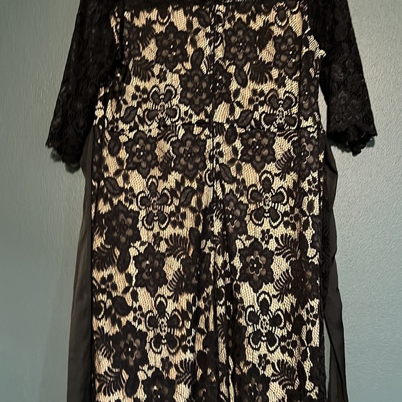 Maternity Dress - Picture 6 of 9